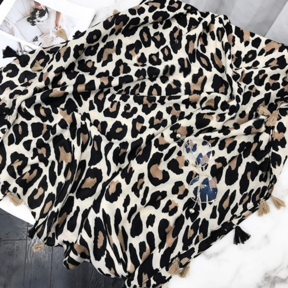 🌟HOST PICK💙LAST ONE💙 Oversized Leopard Scarf! - Picture 5 of 7